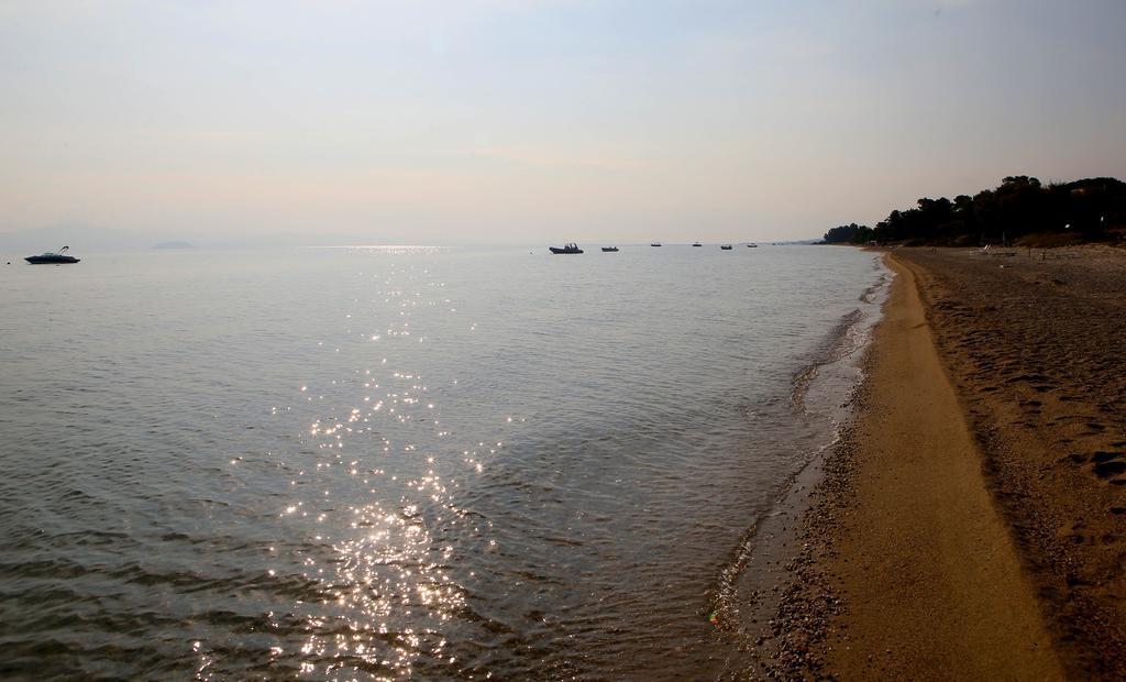Beach Front Chanioti Polychrono Buitenkant foto