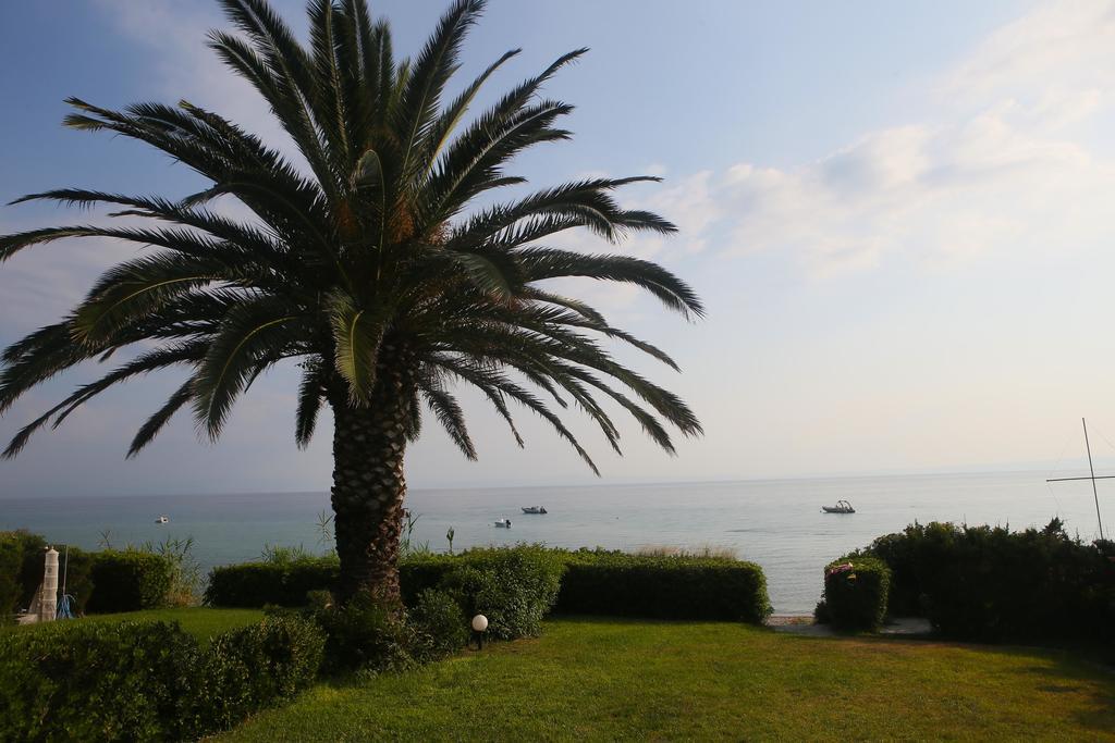 Beach Front Chanioti Polychrono Buitenkant foto